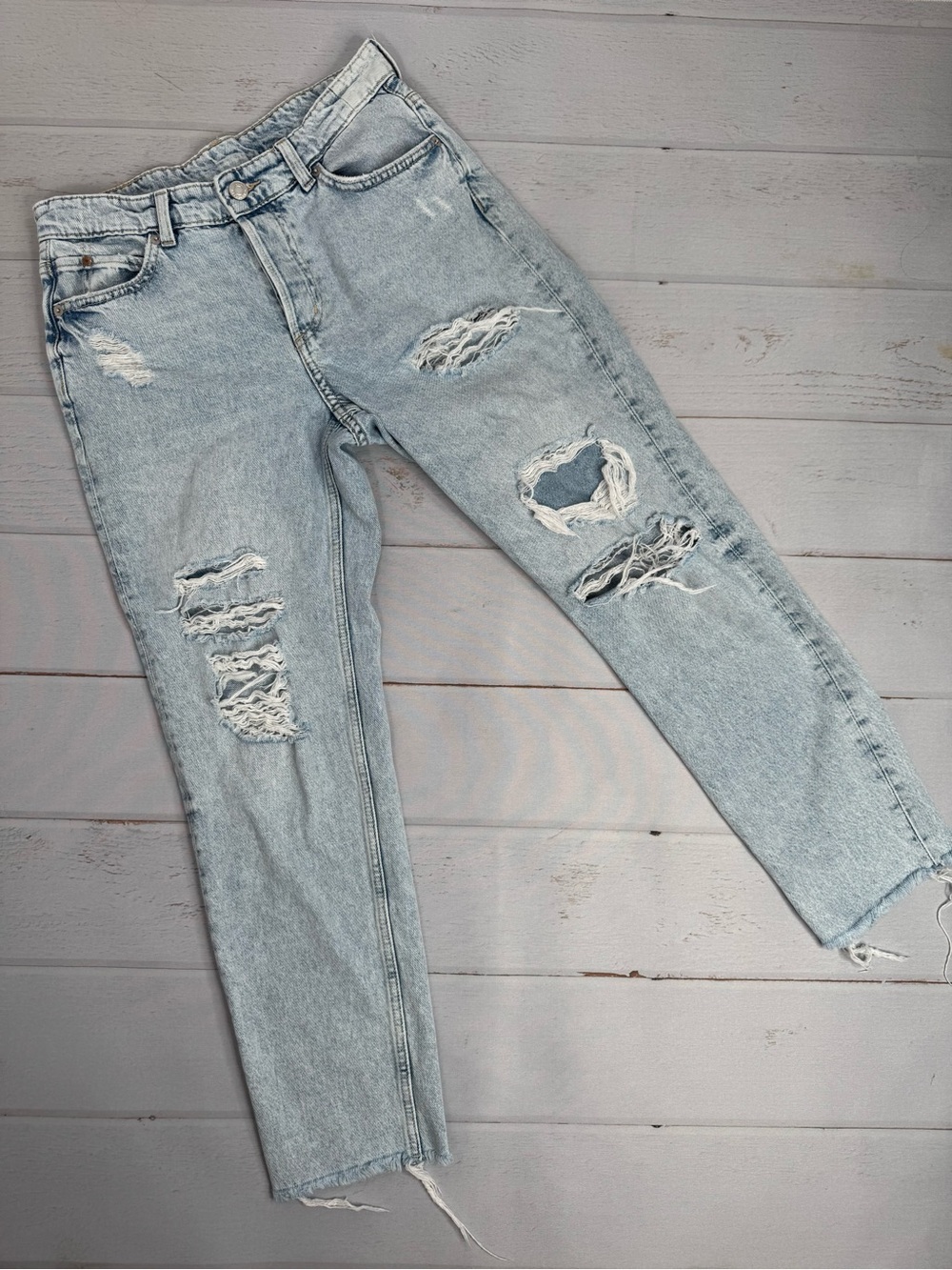 H&M &Denim Boyfriend Low Waist Distressed Jeans Light Wash Size 4